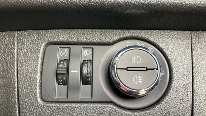 Vauxhall Viva 1.0 SE 5dr [A/C] Petrol Hatchback